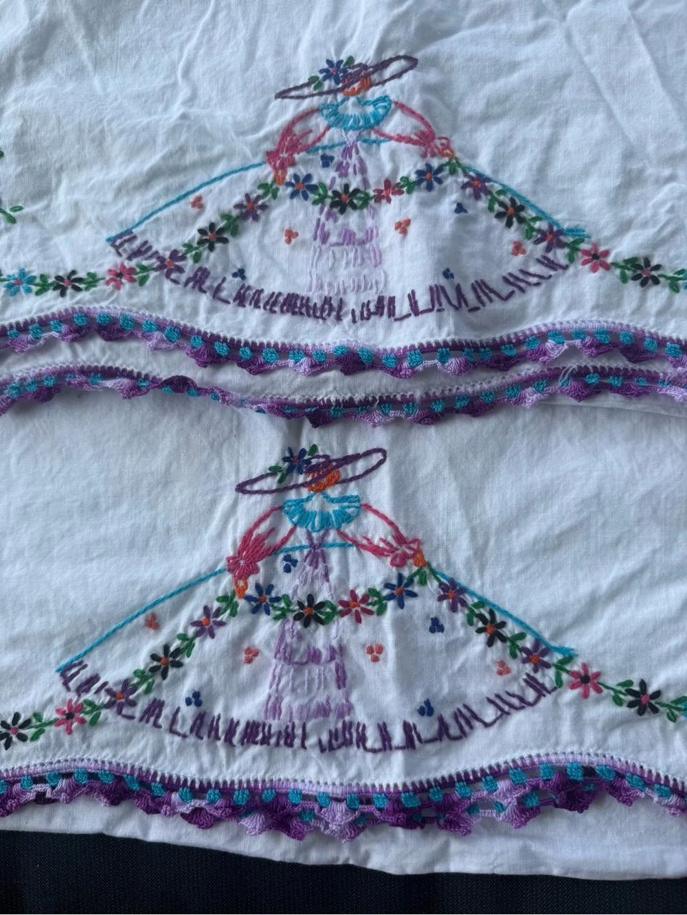 Hand-Embroidered VTG Pillowcase Set